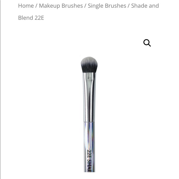 Farah 22E shade and blend makeup brush - Picture 2 of 8